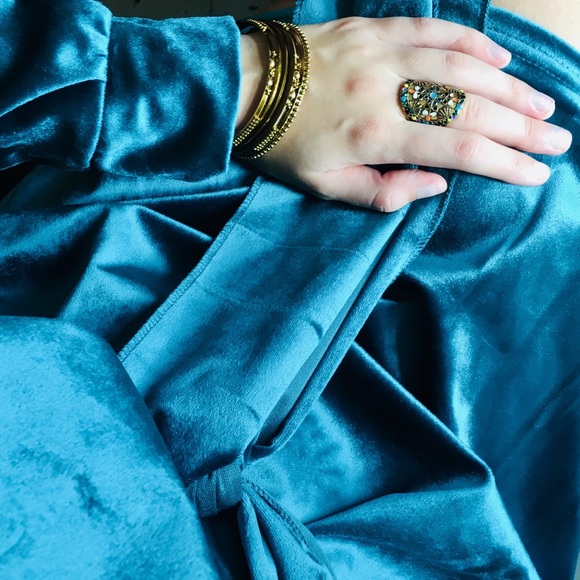 ‼️ONE LEFT! ‼️ Blue Velvet Dress Fall Turquoise - Picture 4 of 4